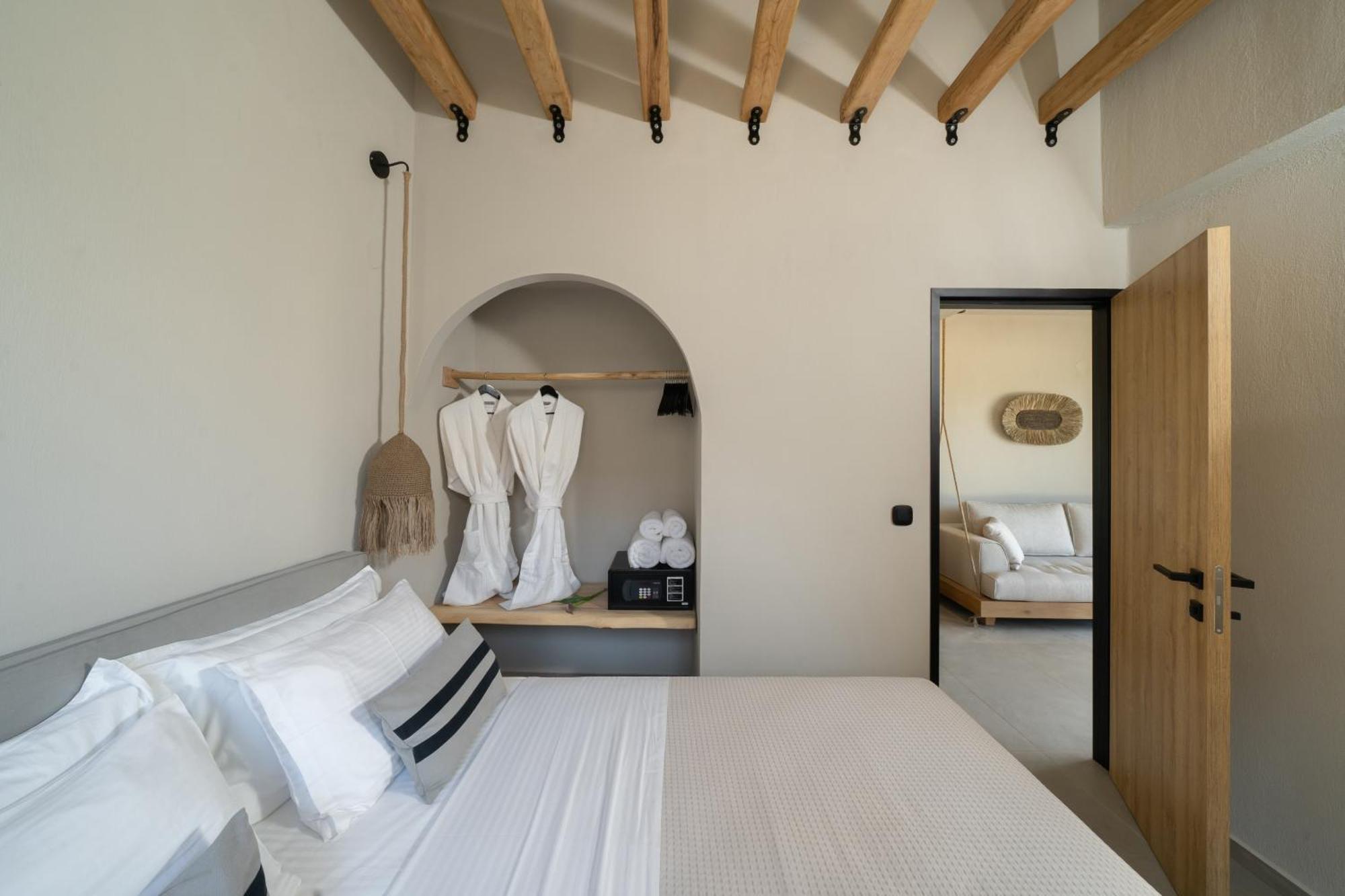 Amo Golden Suites Chrysi Ammoudia Exterior photo